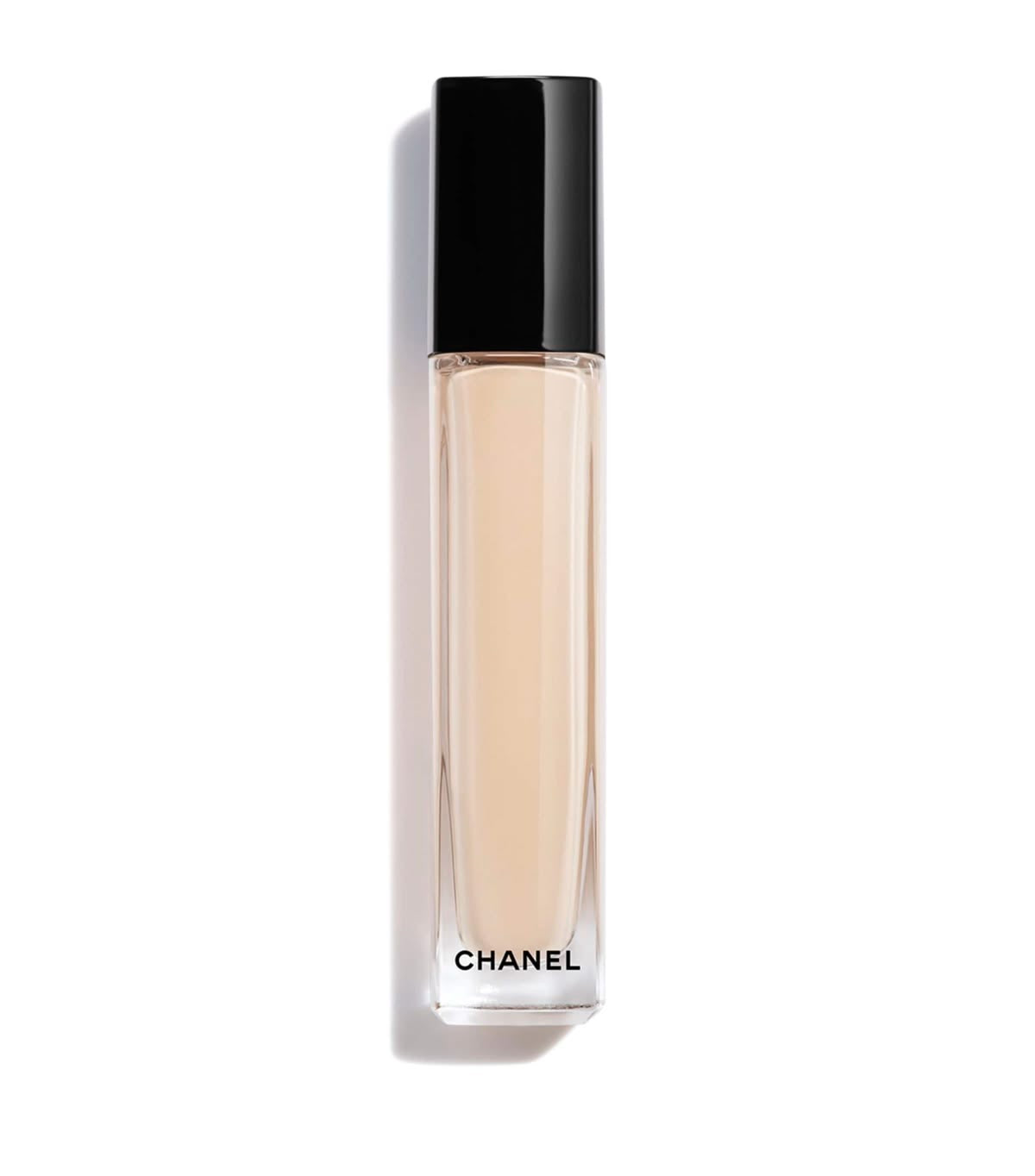 CHANEL
LES BEIGES CORRECTEUR SÉRUM
Éclat Belle Mine Naturelle