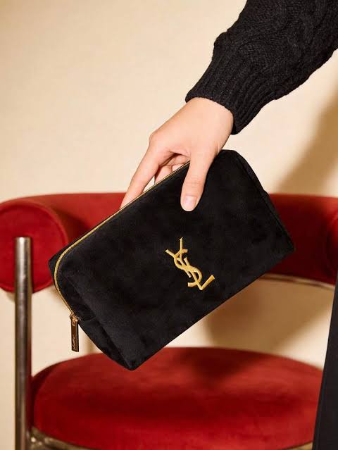Yves Saint Laurent pochette maquillage velouté noir