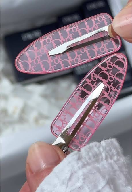 Dior barrette pink